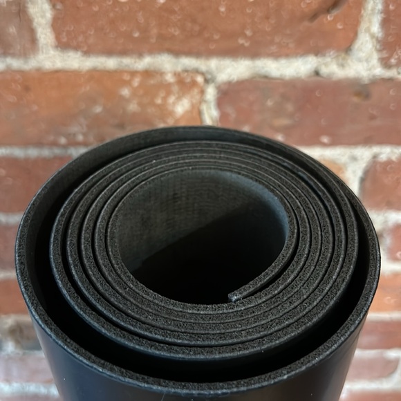 💕 🧘‍♀️ Lululemon yoga mat 🧘‍♀️ 💕 - Picture 2 of 3